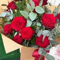 Red Roses by Apple Mint 